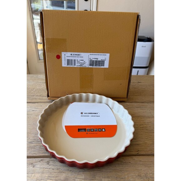 NEW Le Creuset Stoneware Fluted Flan/Pie/Tarte Baking Dish 11" 2.1L Cerise Red